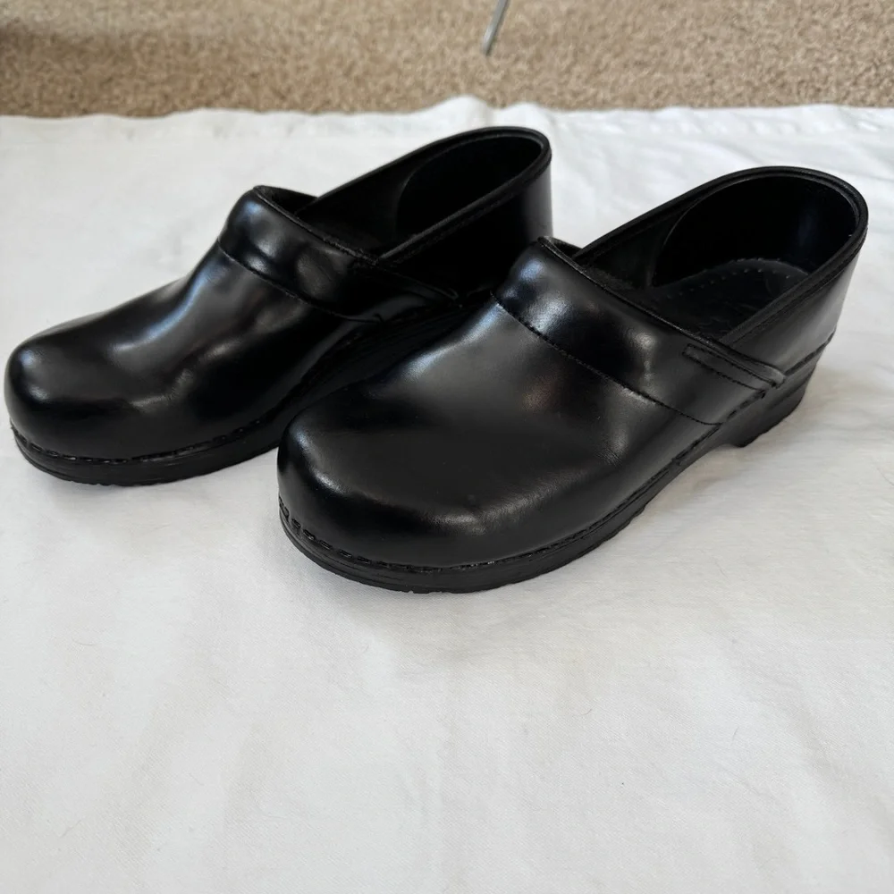 Dansko Professional black cabrio leather clogs, unisex size 43
